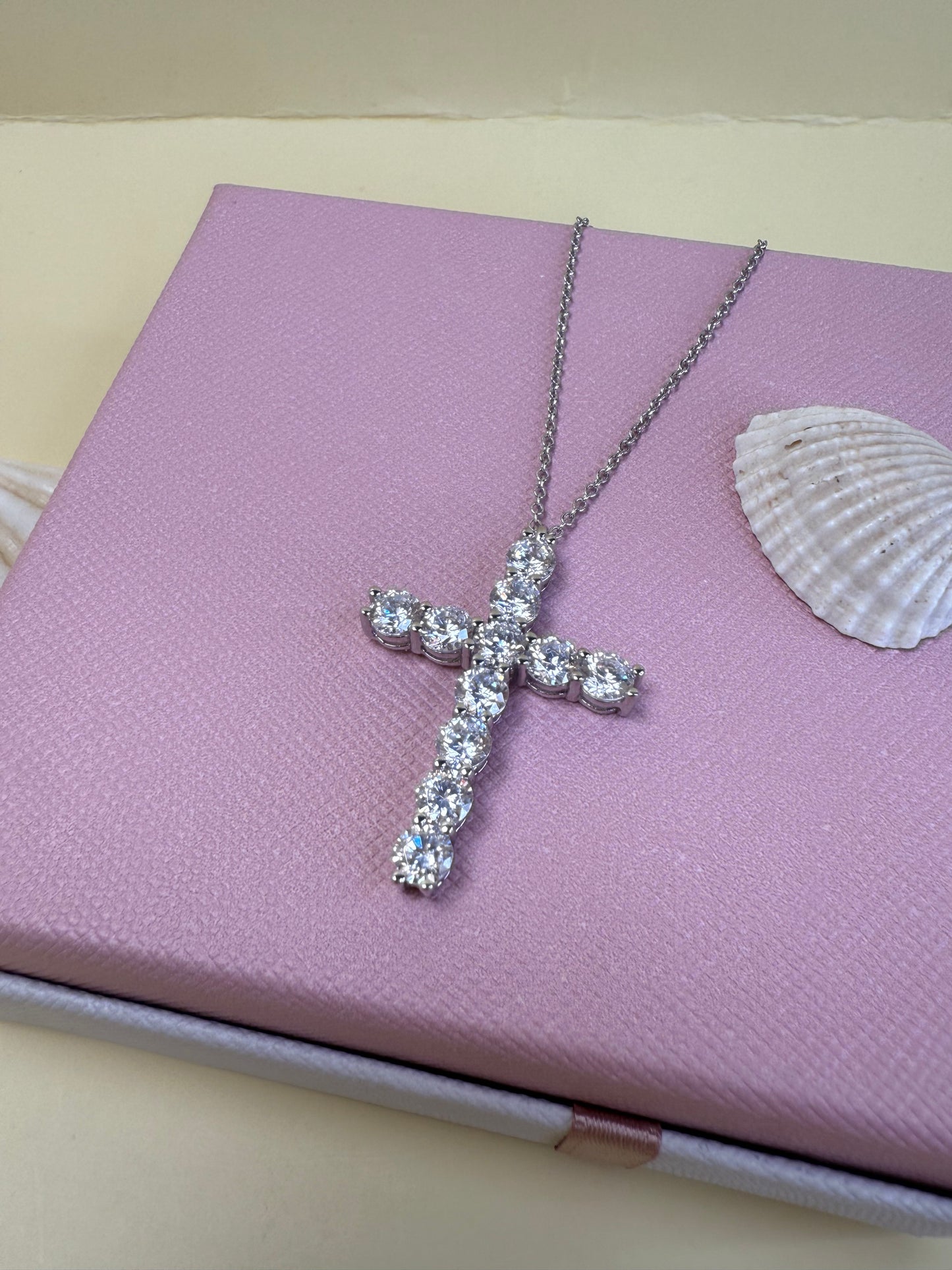 Collana croce scintillante