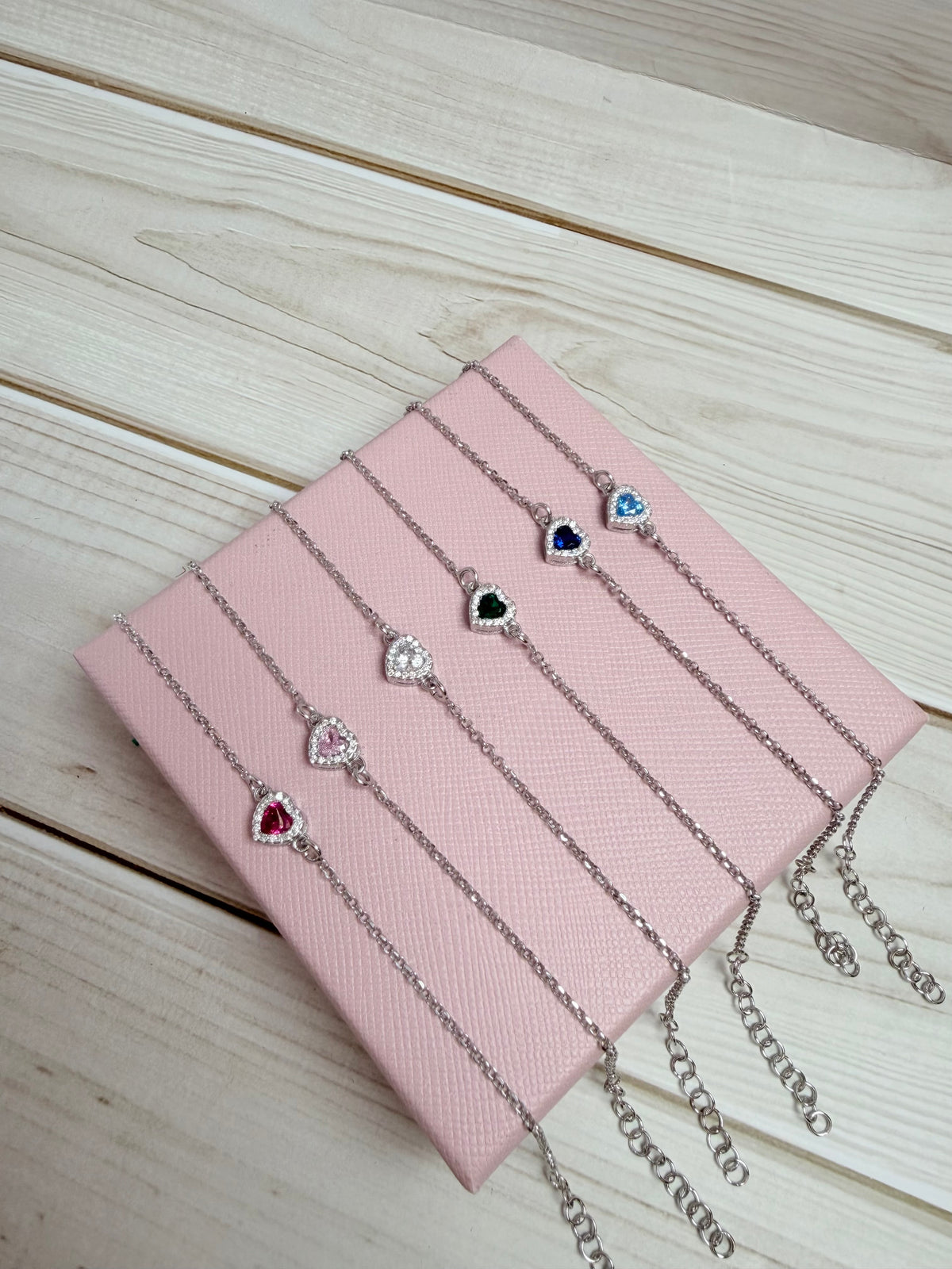 BRACCIALI CON CUORICINO COLORATO
