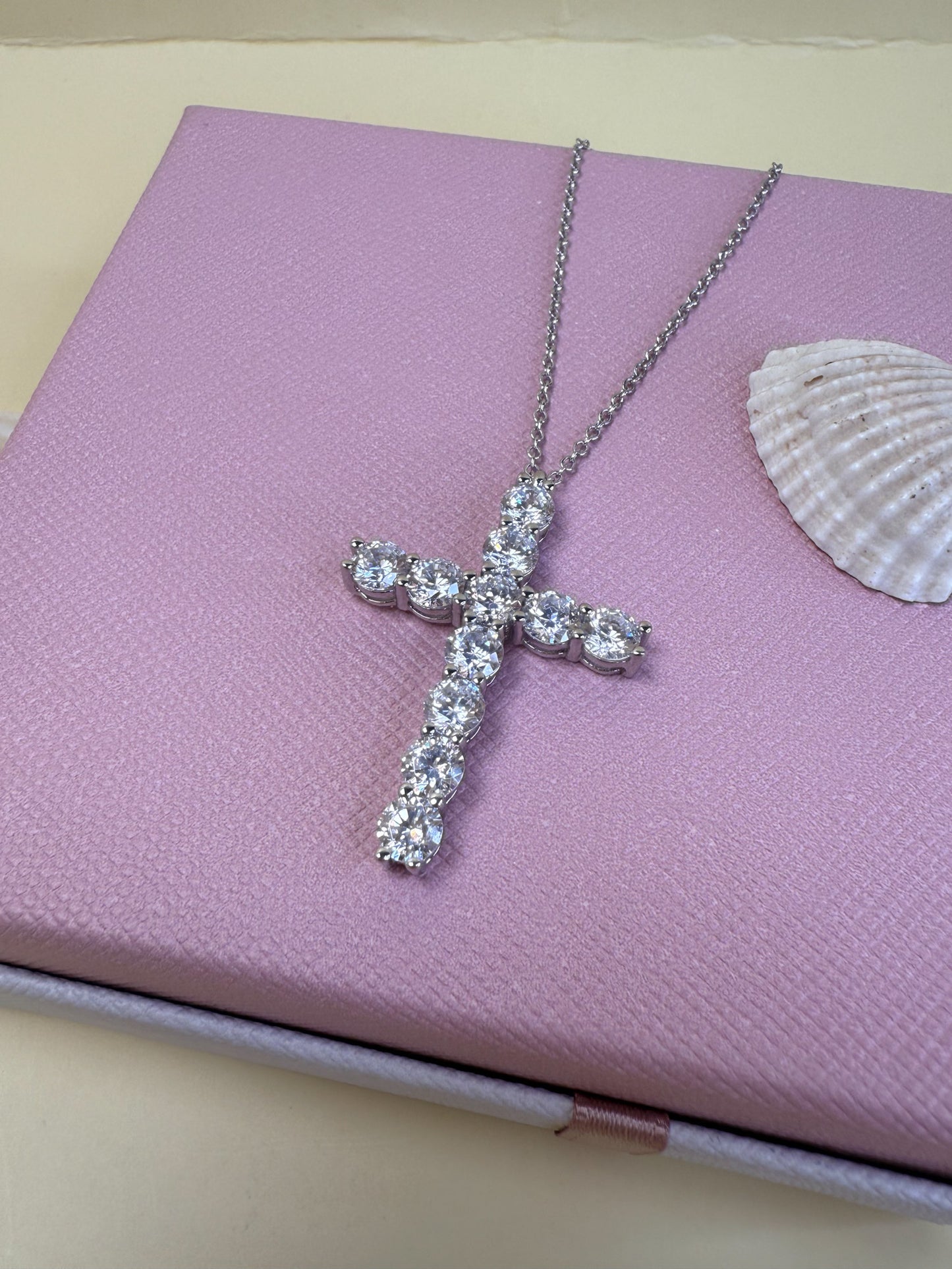 Collana croce scintillante
