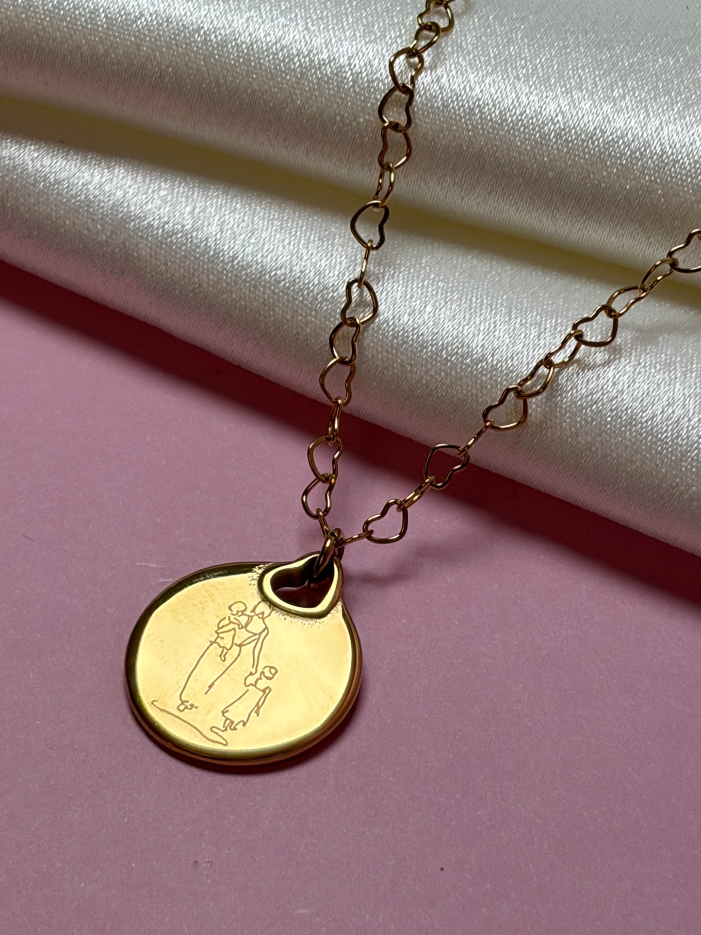 COLLANA MEDAGLIA CIRCOLARE CON CUORE TRAFORATO