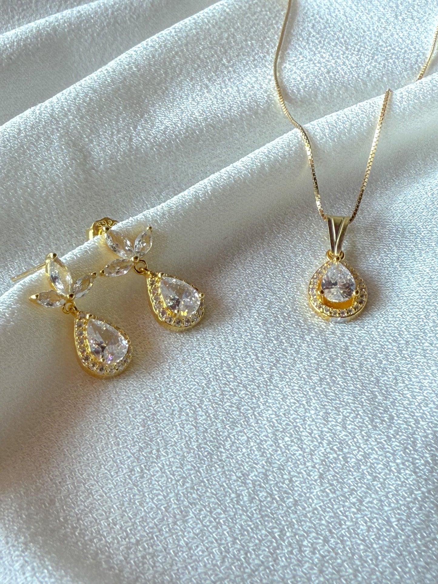 PARURE PETALI DI GOCCE