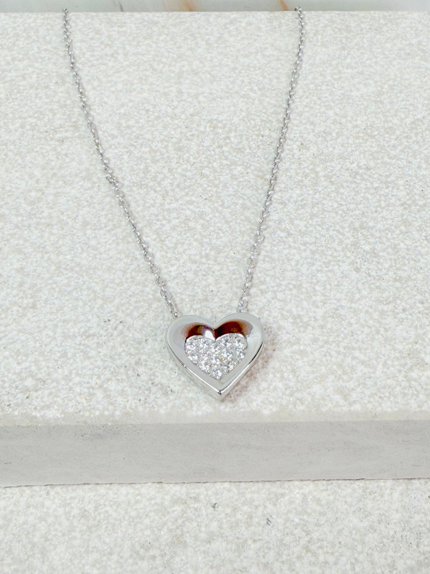 COLLANA CUORE CON ZIRCONI CENTRALI