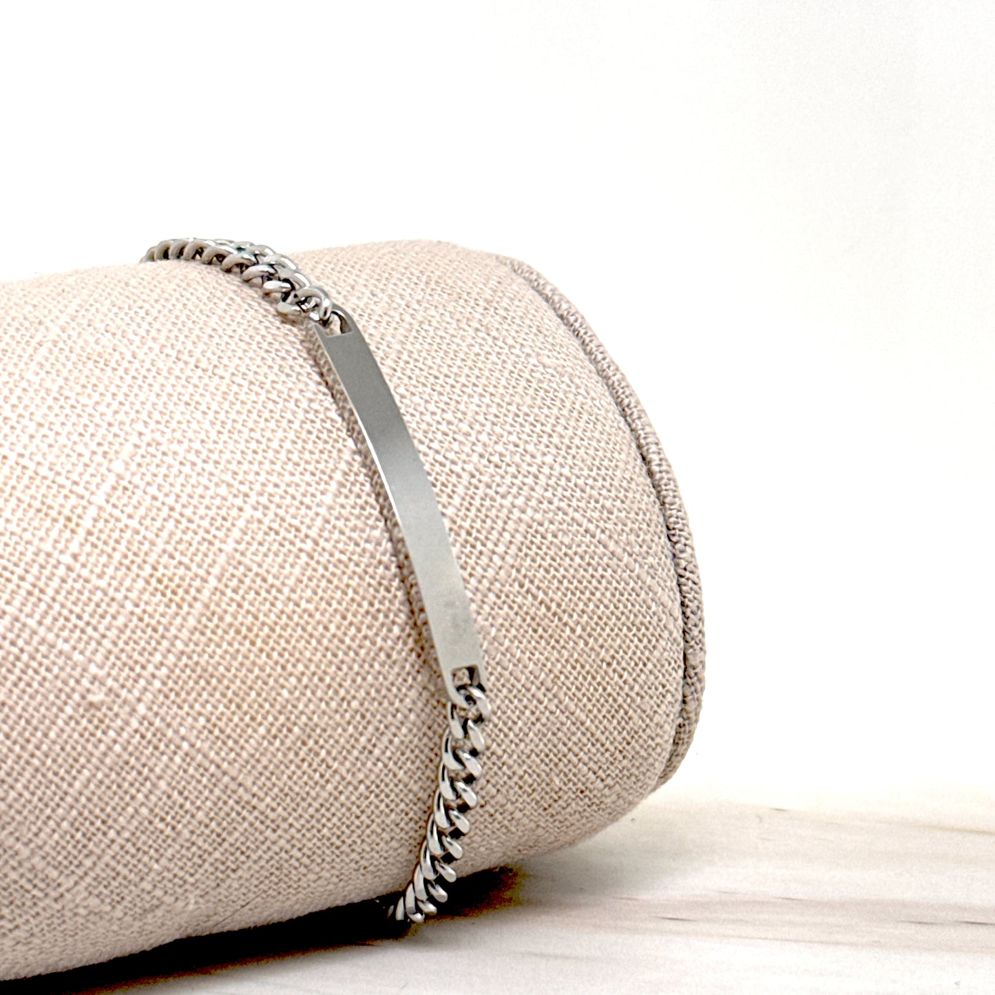 BRACCIALE TARGHETTA CON CATENA SOTTILE