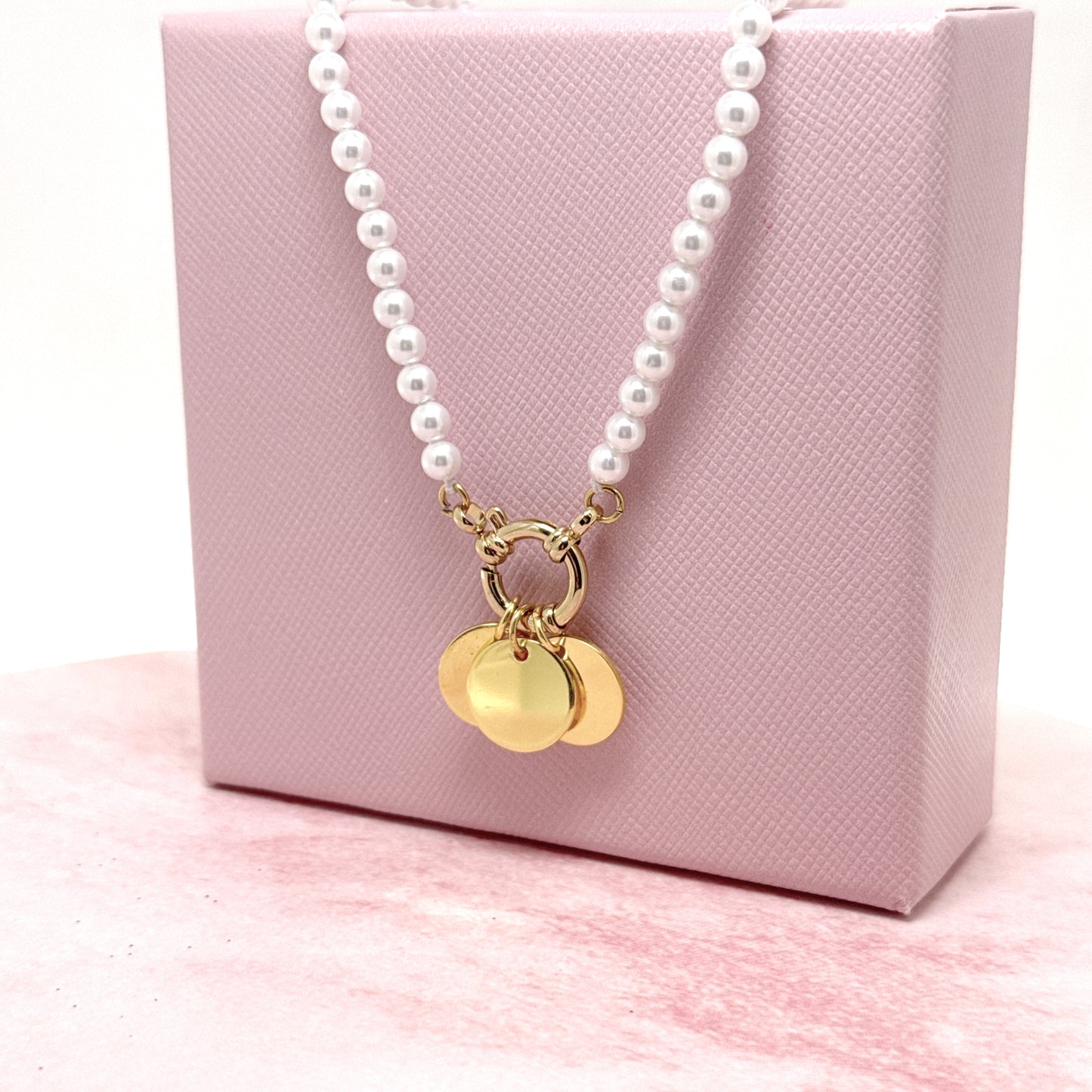 COLLANA DI PERLE CON MEDAGLINE PERSONALIZZATE