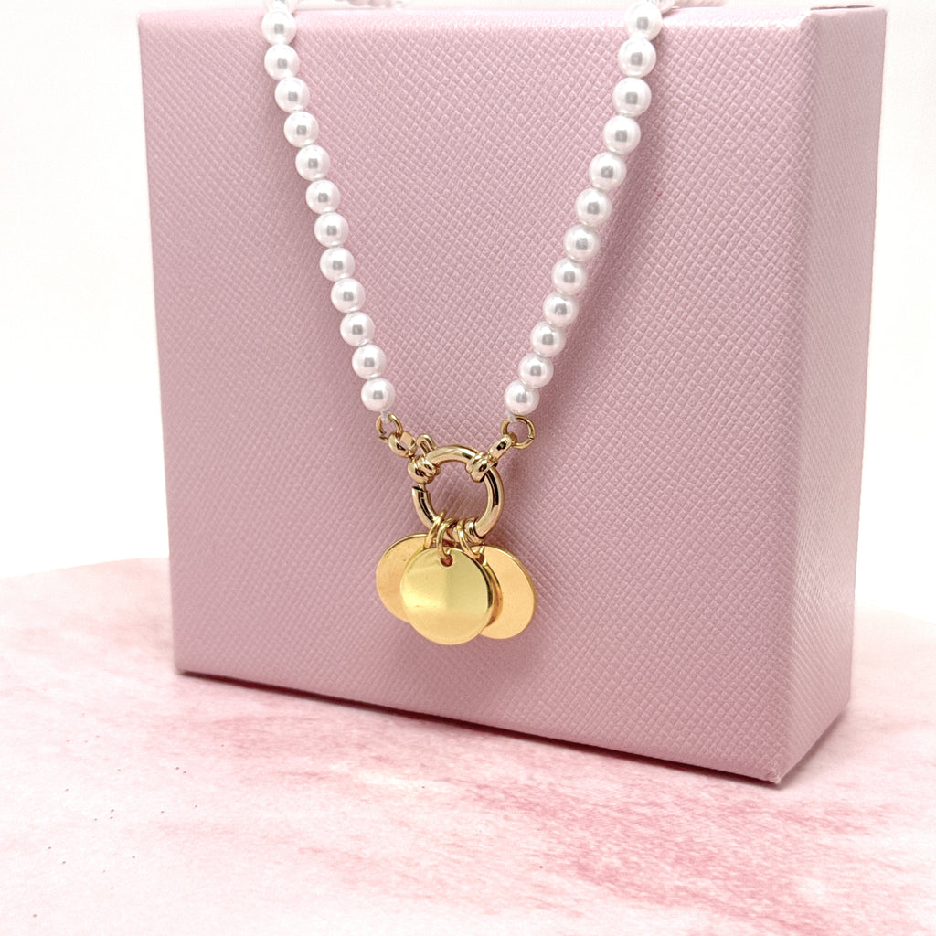 COLLANA DI PERLE CON MEDAGLINE PERSONALIZZATE