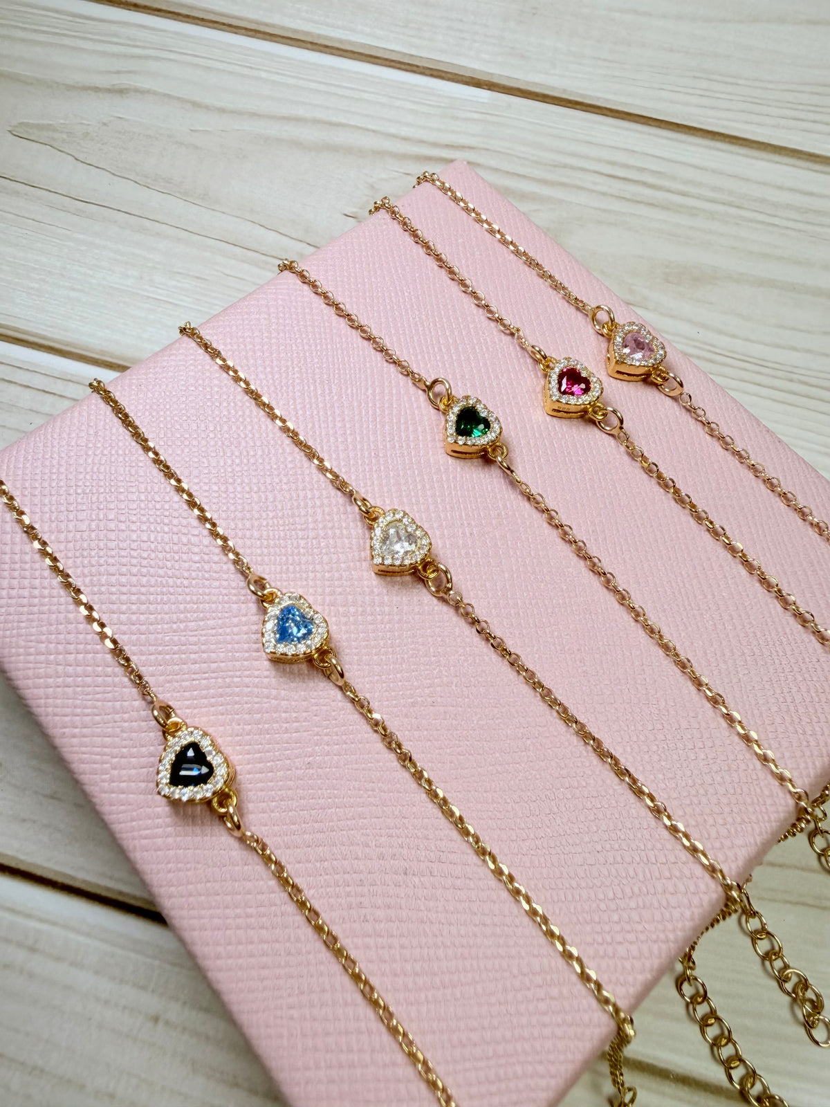 BRACCIALI CON CUORICINO COLORATO