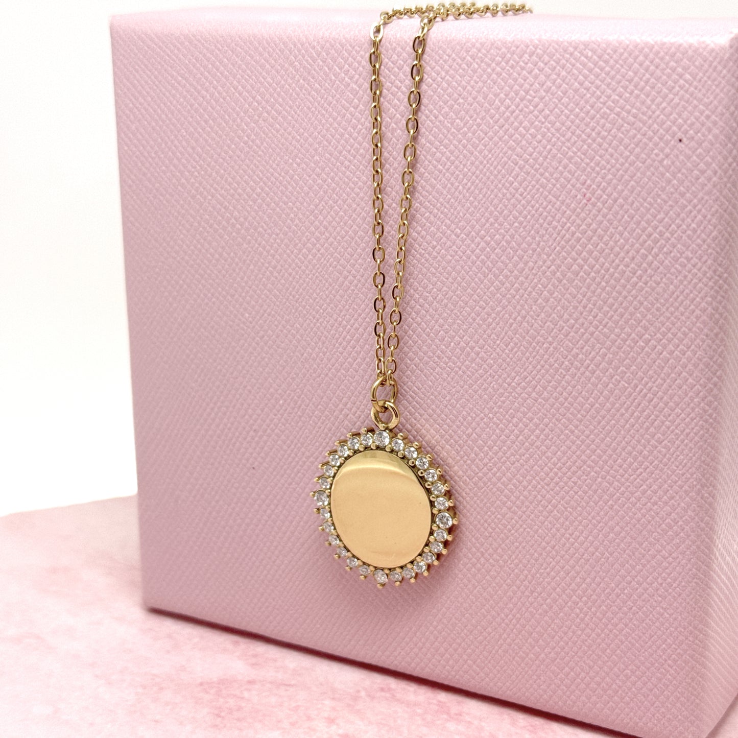 COLLANA CON PENDOLO OVALE PERSONALIZZABILE