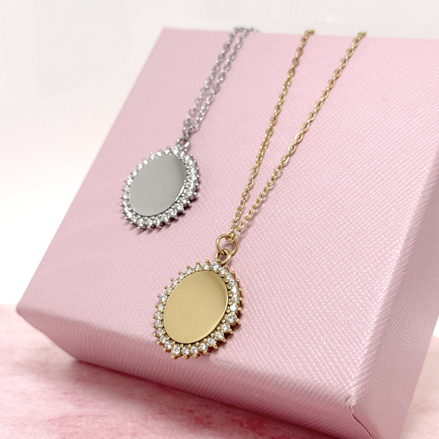 COLLANA CON PENDOLO OVALE PERSONALIZZABILE