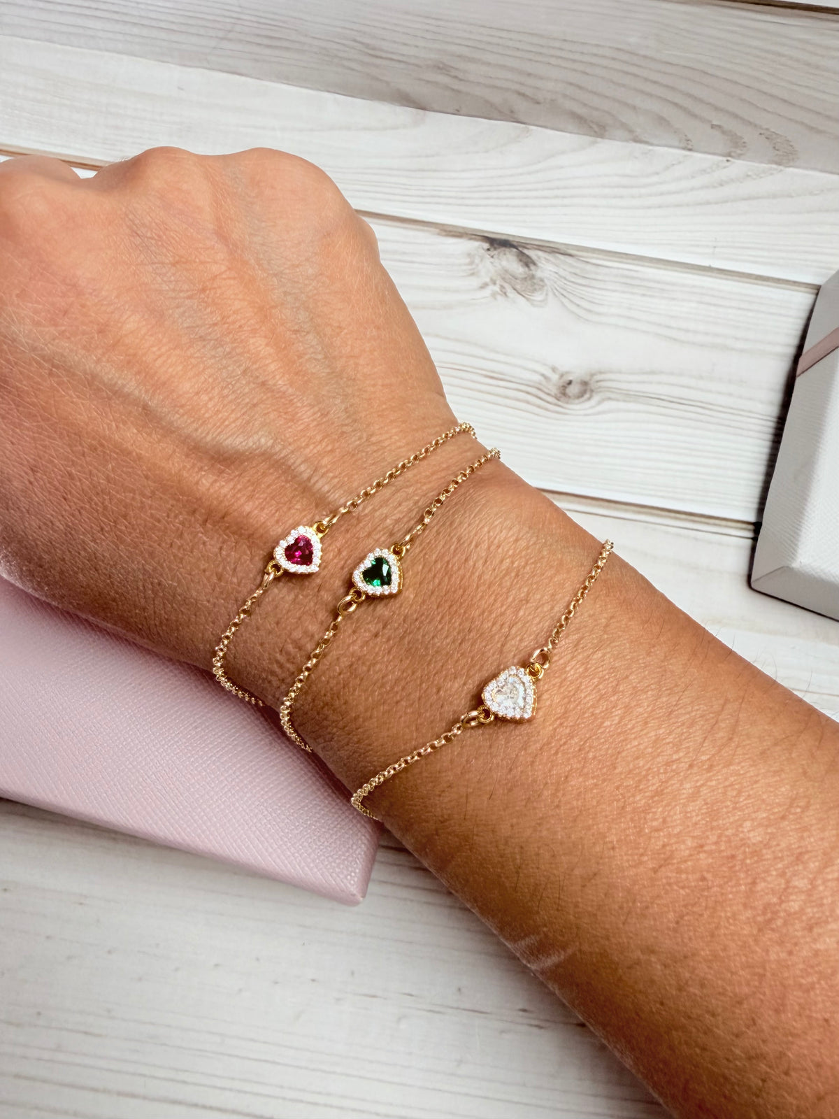 BRACCIALI CON CUORICINO COLORATO