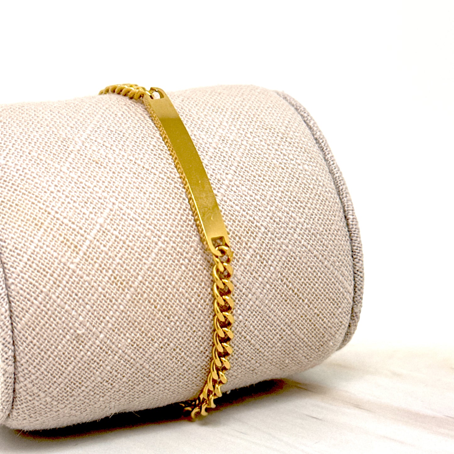 BRACCIALE TARGHETTA CON CATENA SOTTILE