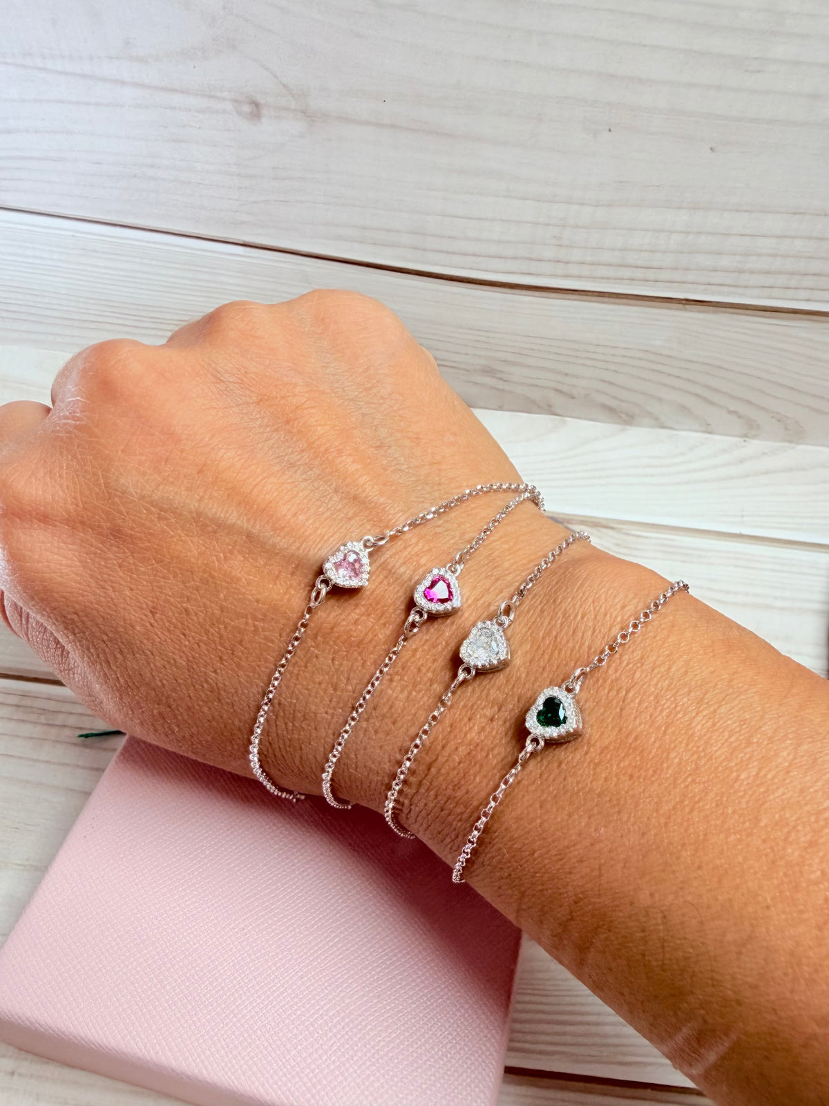 BRACCIALI CON CUORICINO COLORATO