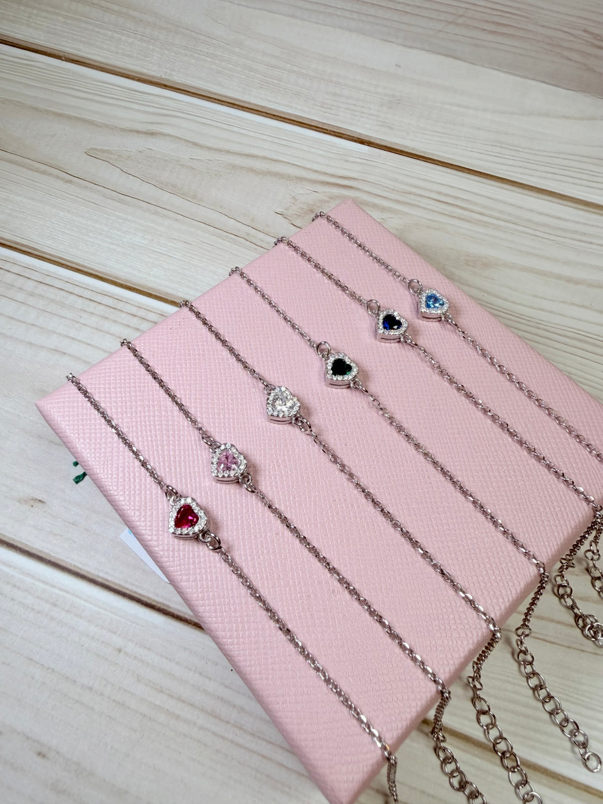 BRACCIALI CON CUORICINO COLORATO