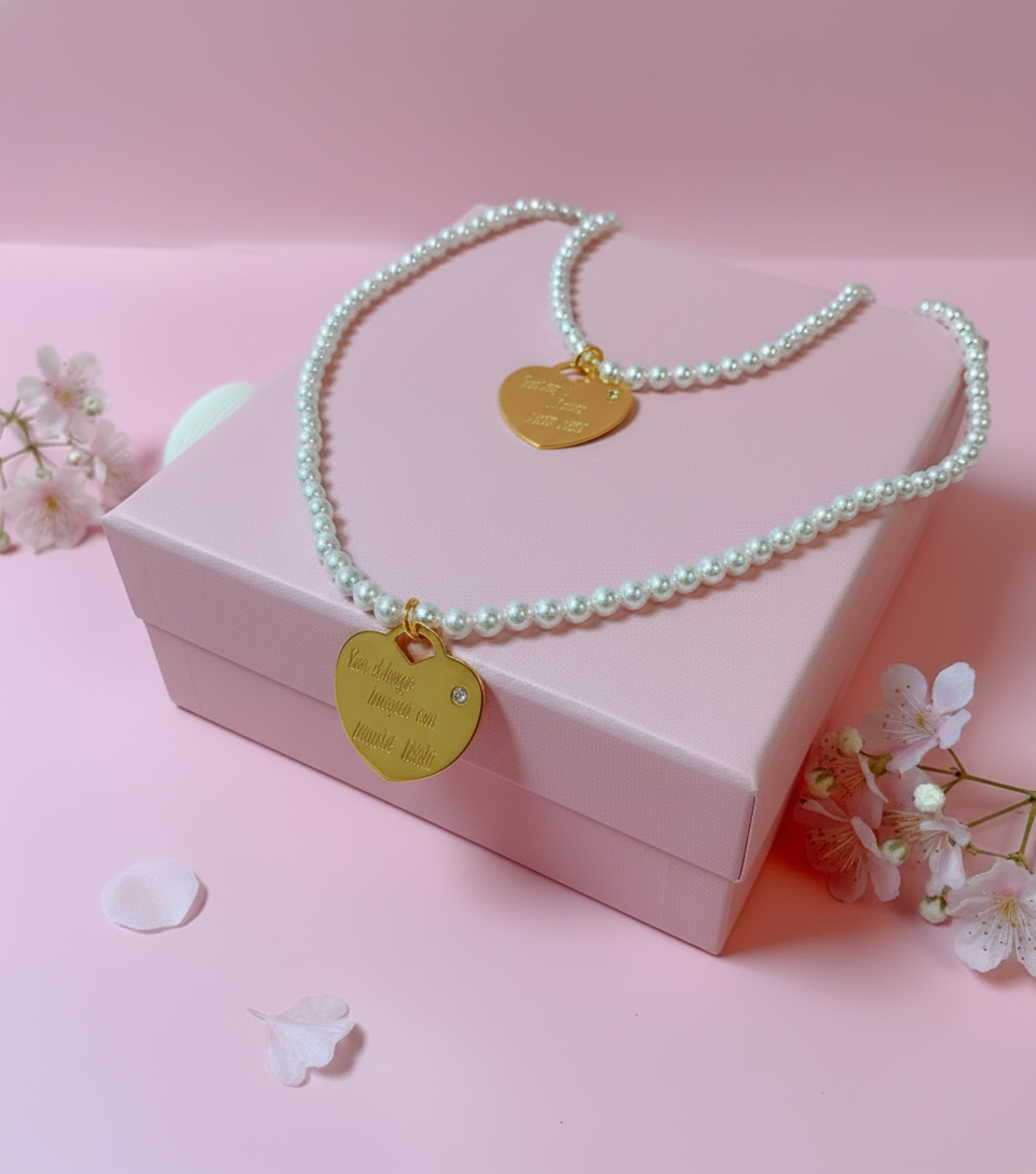 COLLANA DI PERLE CON MEDAGLINA PERSONALIZZATA