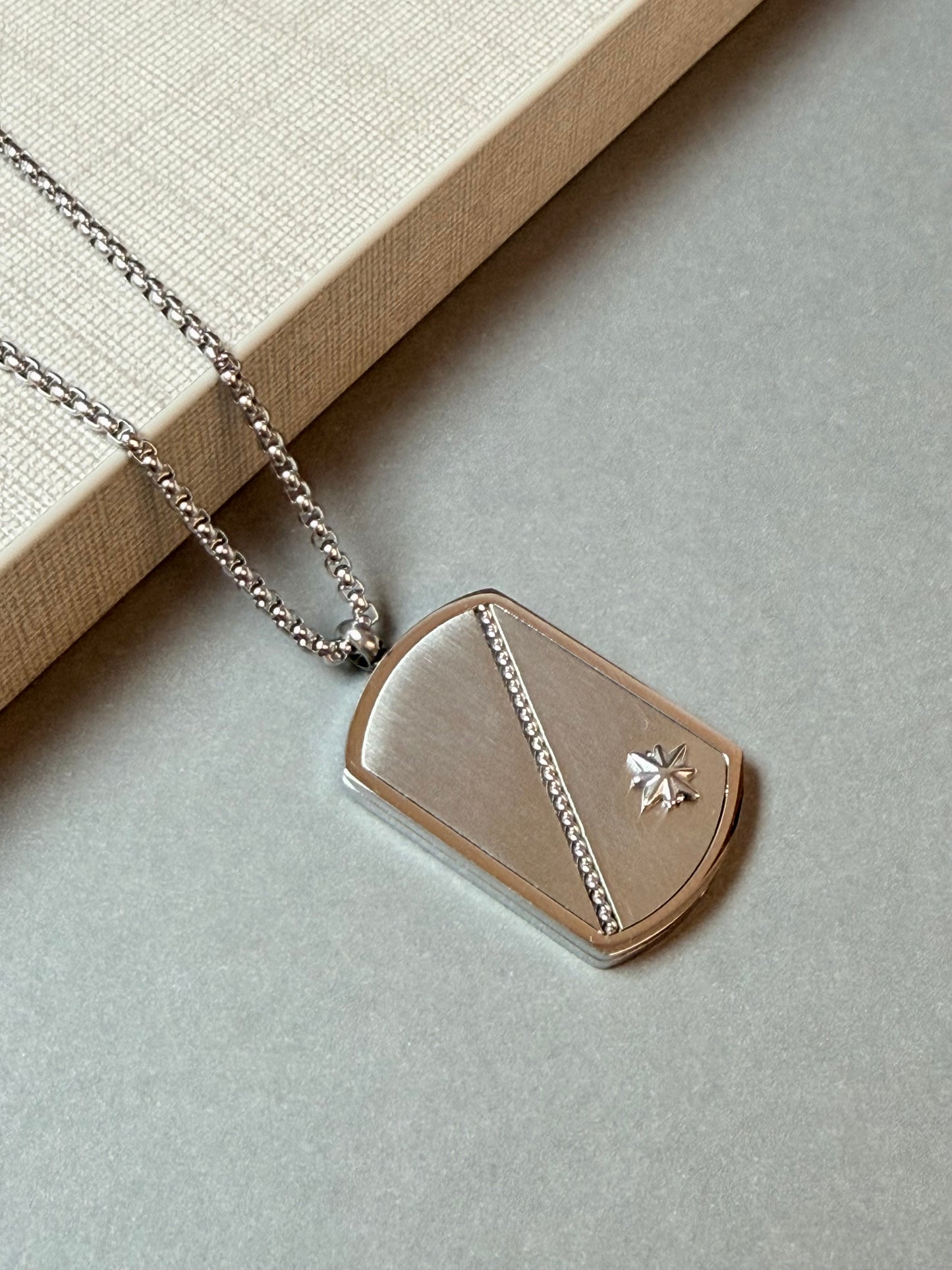 COLLANA TARGHETTA ROSA DEI VENTI
